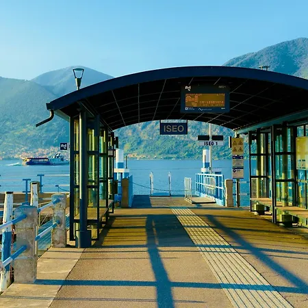 Iseo Lake 3-Bedroom Just 40 Meters From The Lake And 12 Meters From Piazza Garibaldi Апартаменты