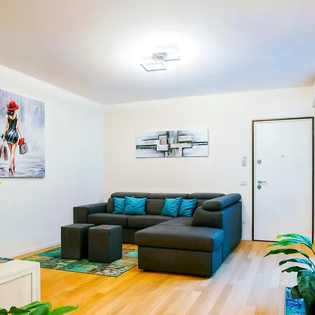 Iseo Lake 3-Bedroom Just 40 Meters From The Lake And 12 Meters From Piazza Garibaldi *